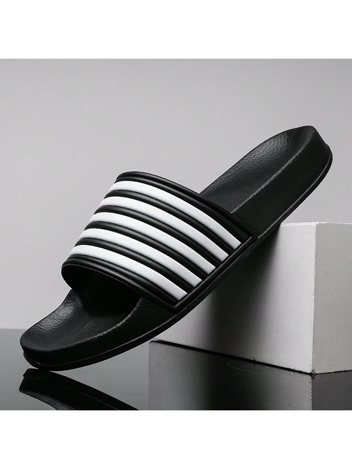 Men's Plus Size Black And White Striped Slippers For Summer, Fashionable Waterproof And Odor-Resistant House Slippers For Indoor And Outdoor Use, Beach Slides